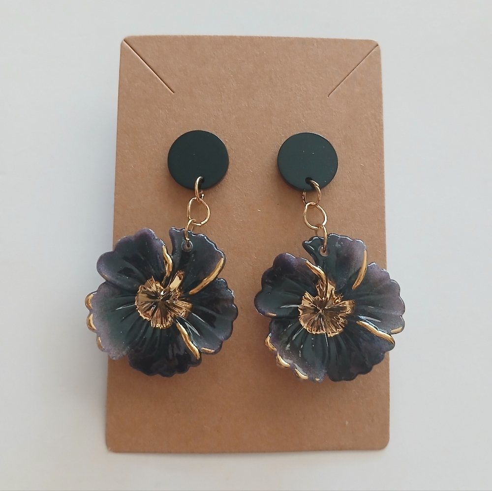 Fashion Jewelry Gold and Black Floral Earrings
